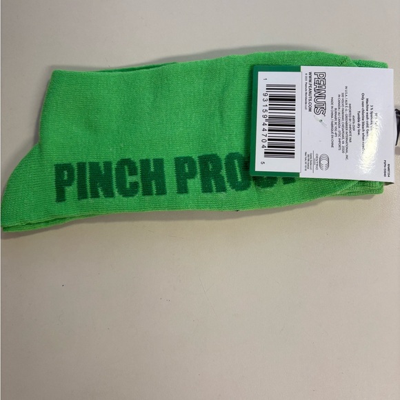 Peanuts Bright Green Pinch Proof Socks Snoooy 😊 - Picture 3 of 3